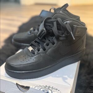 Nike Air Force 1's Mid